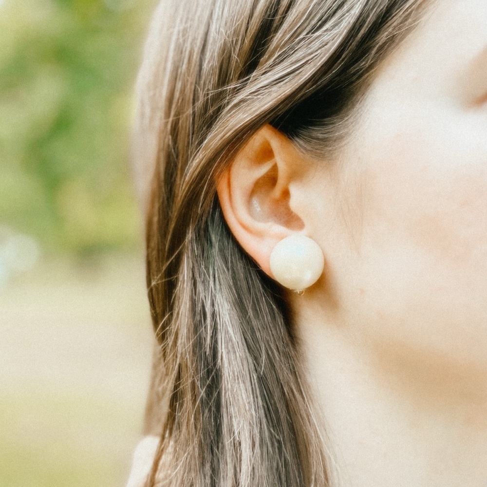 Vintage - Lightweight Cream Faux Pearl Clip-on Earrings